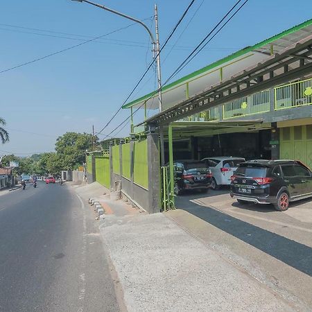 Reddoorz Syariah Near Museum Wisma Karya Subang Exteriör bild