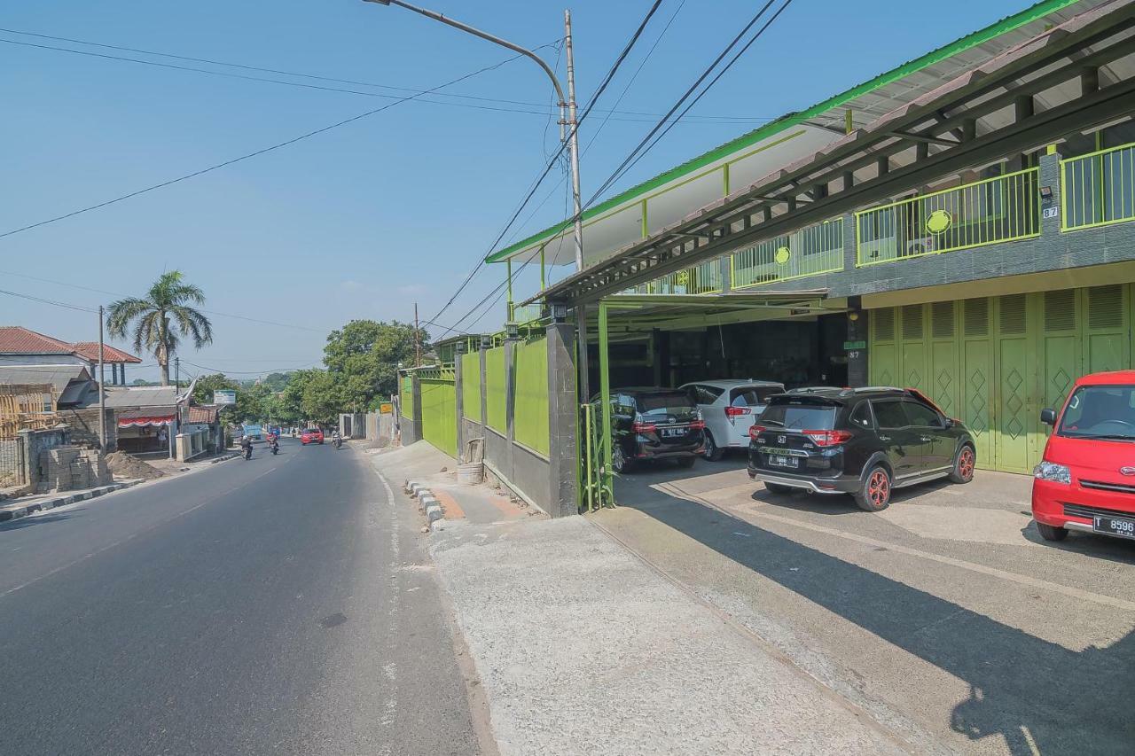 Reddoorz Syariah Near Museum Wisma Karya Subang Exteriör bild