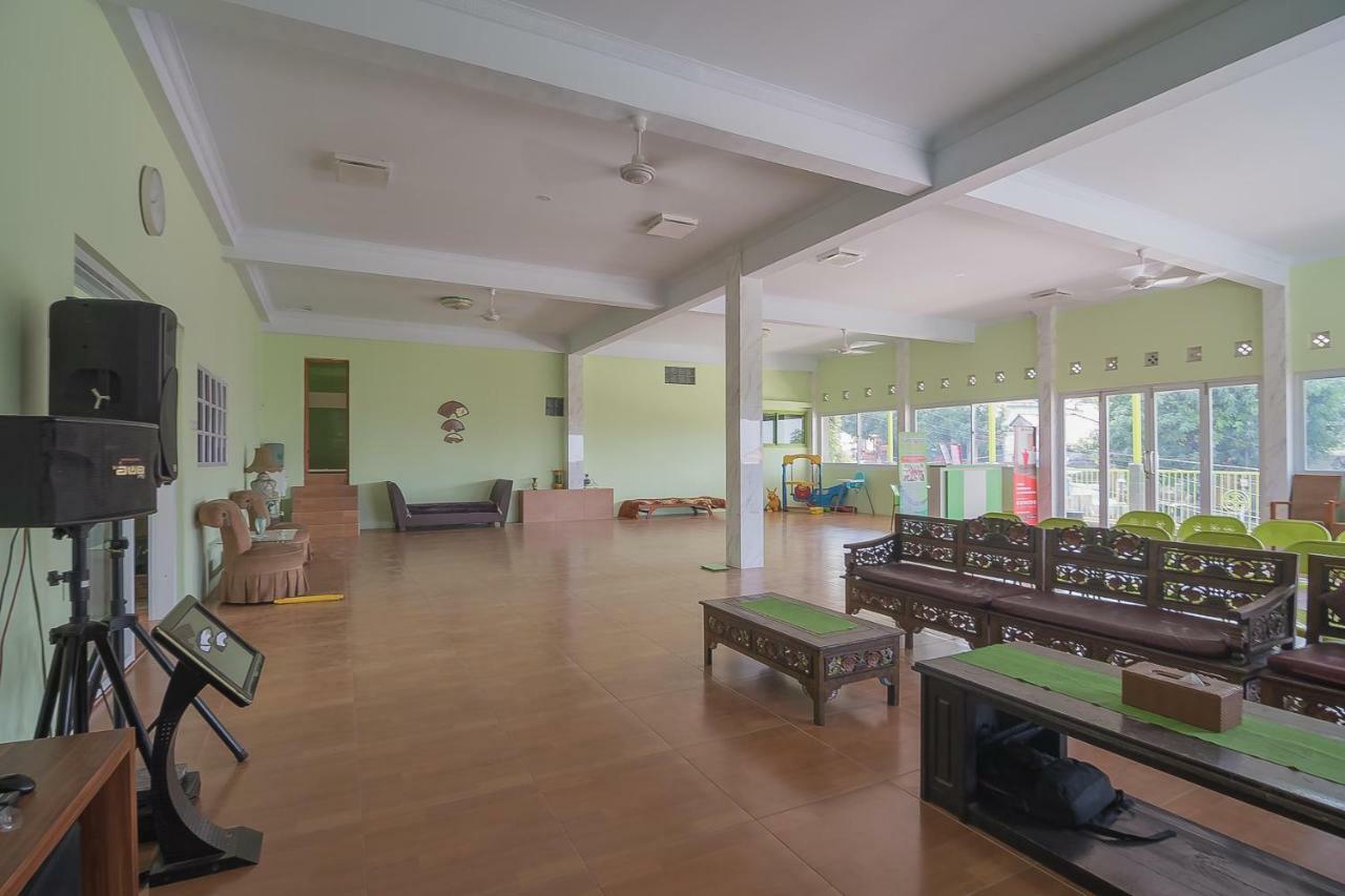 Reddoorz Syariah Near Museum Wisma Karya Subang Exteriör bild