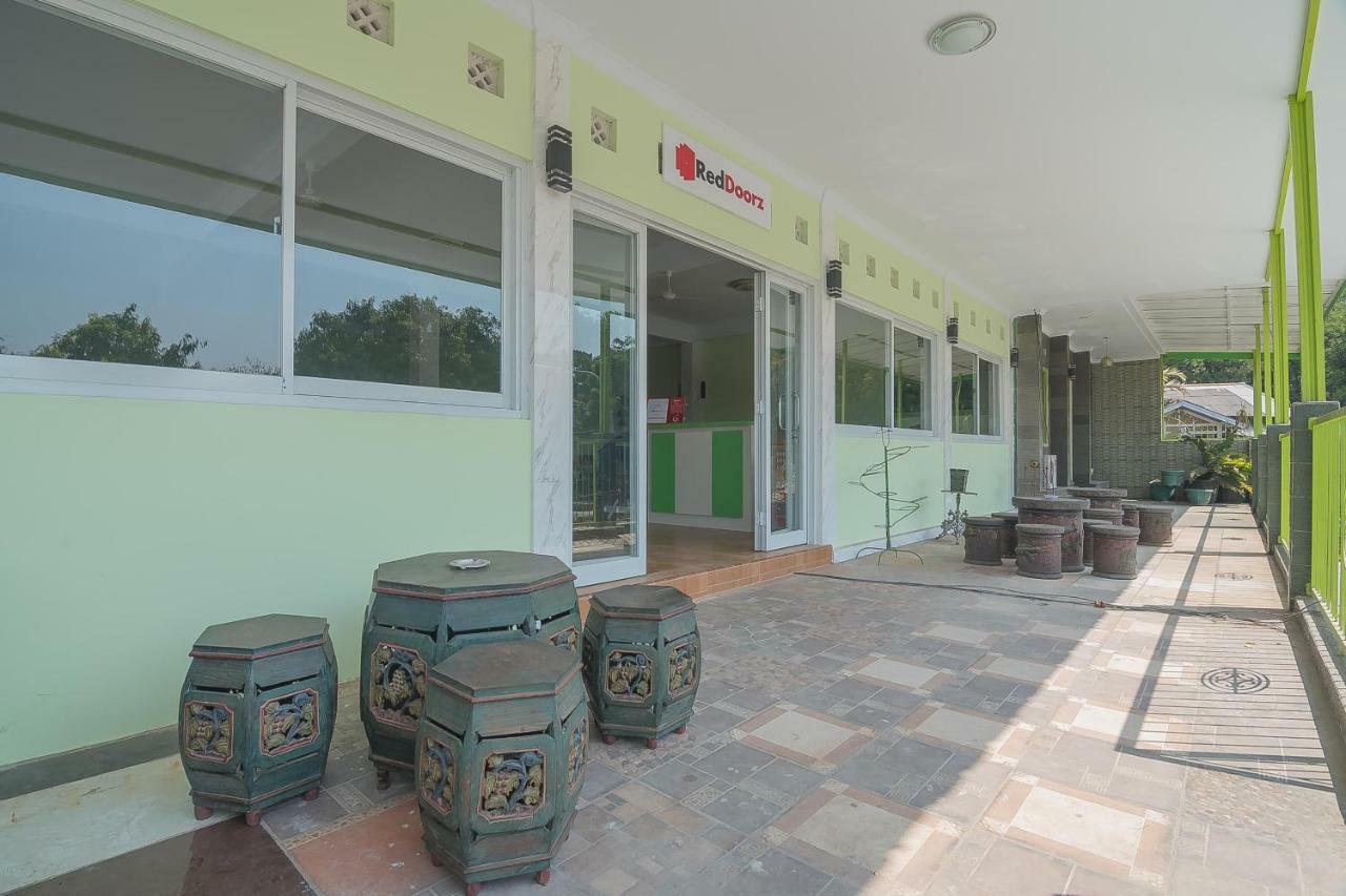 Reddoorz Syariah Near Museum Wisma Karya Subang Exteriör bild
