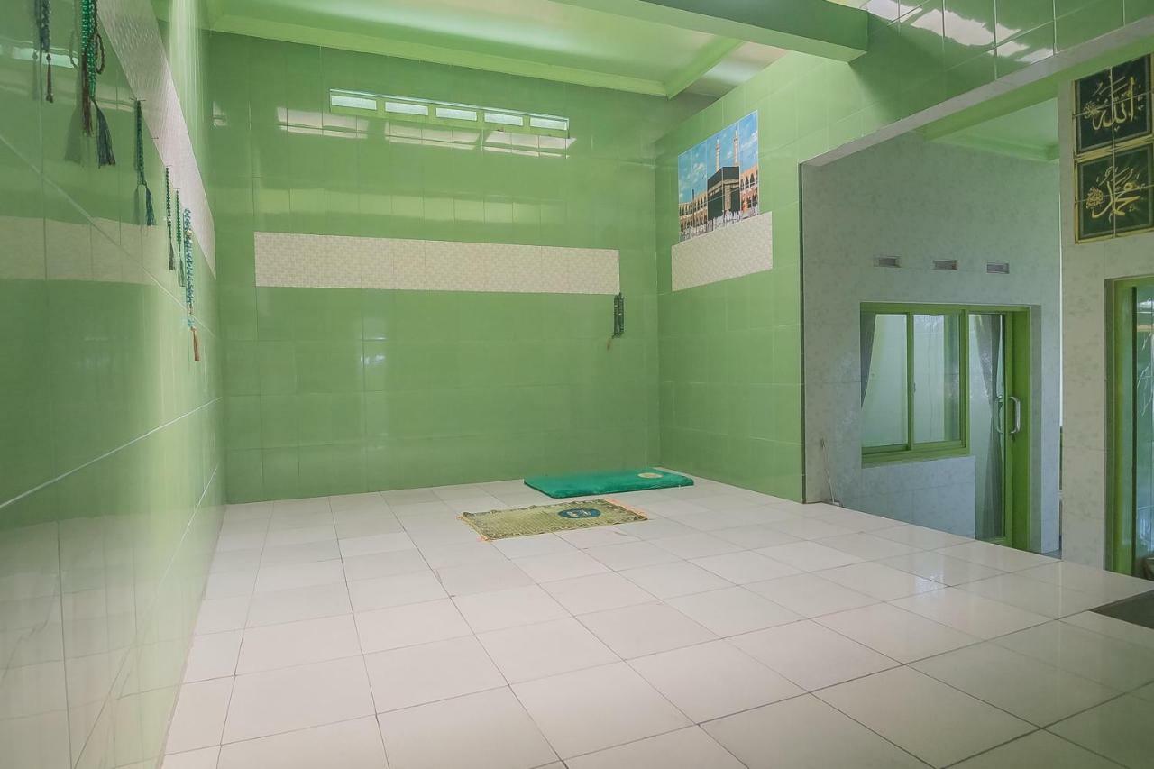 Reddoorz Syariah Near Museum Wisma Karya Subang Exteriör bild