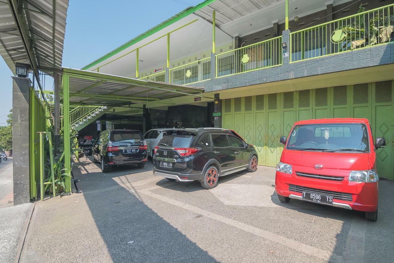 Reddoorz Syariah Near Museum Wisma Karya Subang Exteriör bild