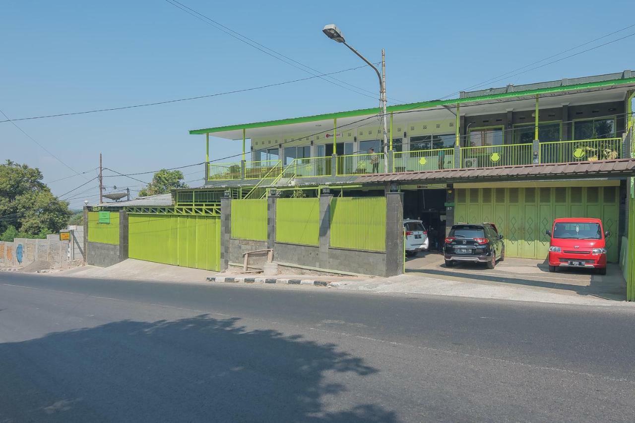 Reddoorz Syariah Near Museum Wisma Karya Subang Exteriör bild