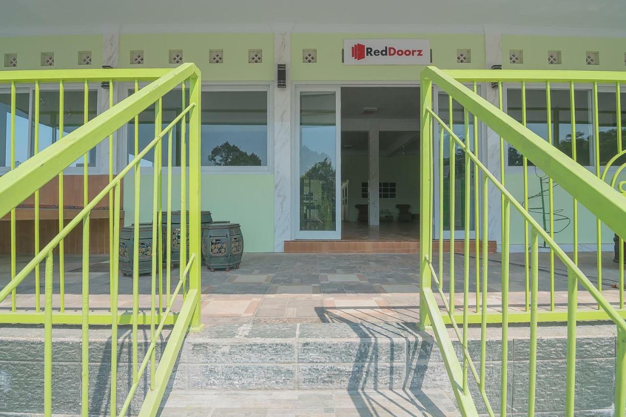 Reddoorz Syariah Near Museum Wisma Karya Subang Exteriör bild