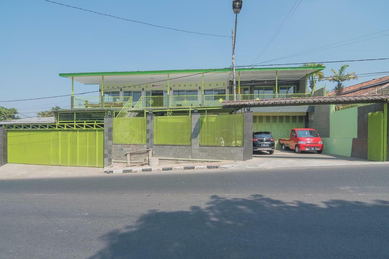 Reddoorz Syariah Near Museum Wisma Karya Subang Exteriör bild